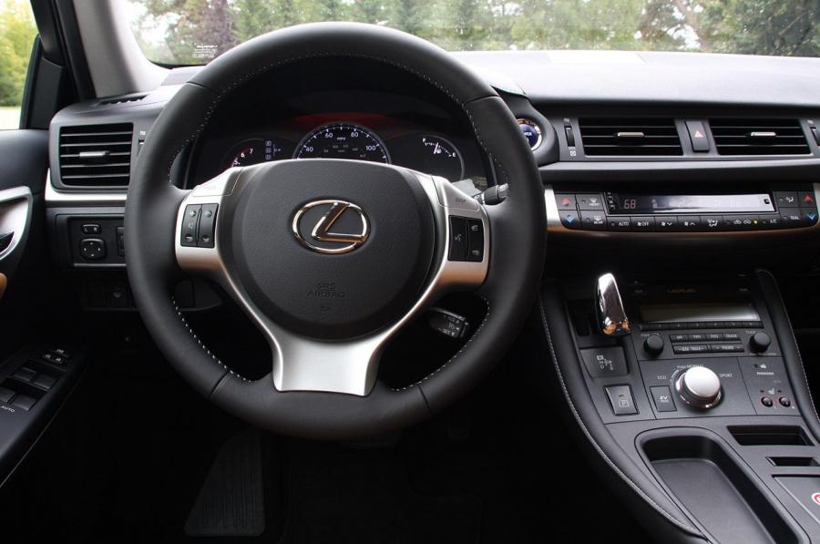  Lexus CT200h 2010 года  (фото 148 из 266)